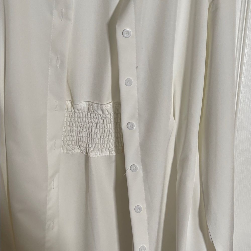 Elegant Ladies White Button-Up Blouse. 3X Unbranded - Picture 4 of 9